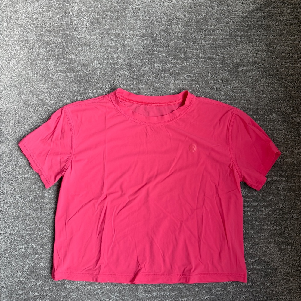 Lululemon - Athletic t shirt - lip gloss - Picture 2 of 2
